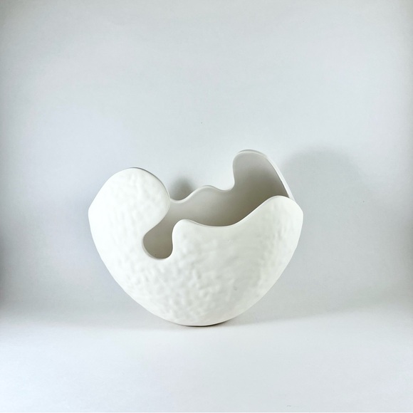 Ceramic Egg Shell Shape Vase - Picture 3 of 5